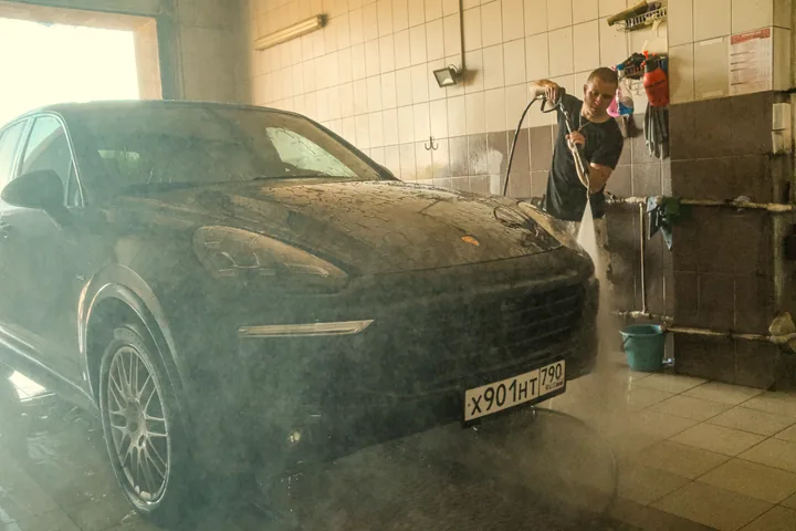 Porsche Cayenne в пару в боксе