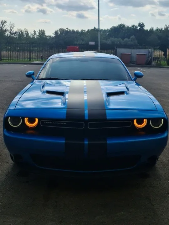 Dodge Challenger спереди